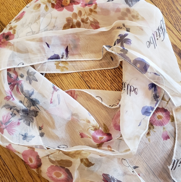Beautiful Silk Flower Scarf - Picture 2 of 3